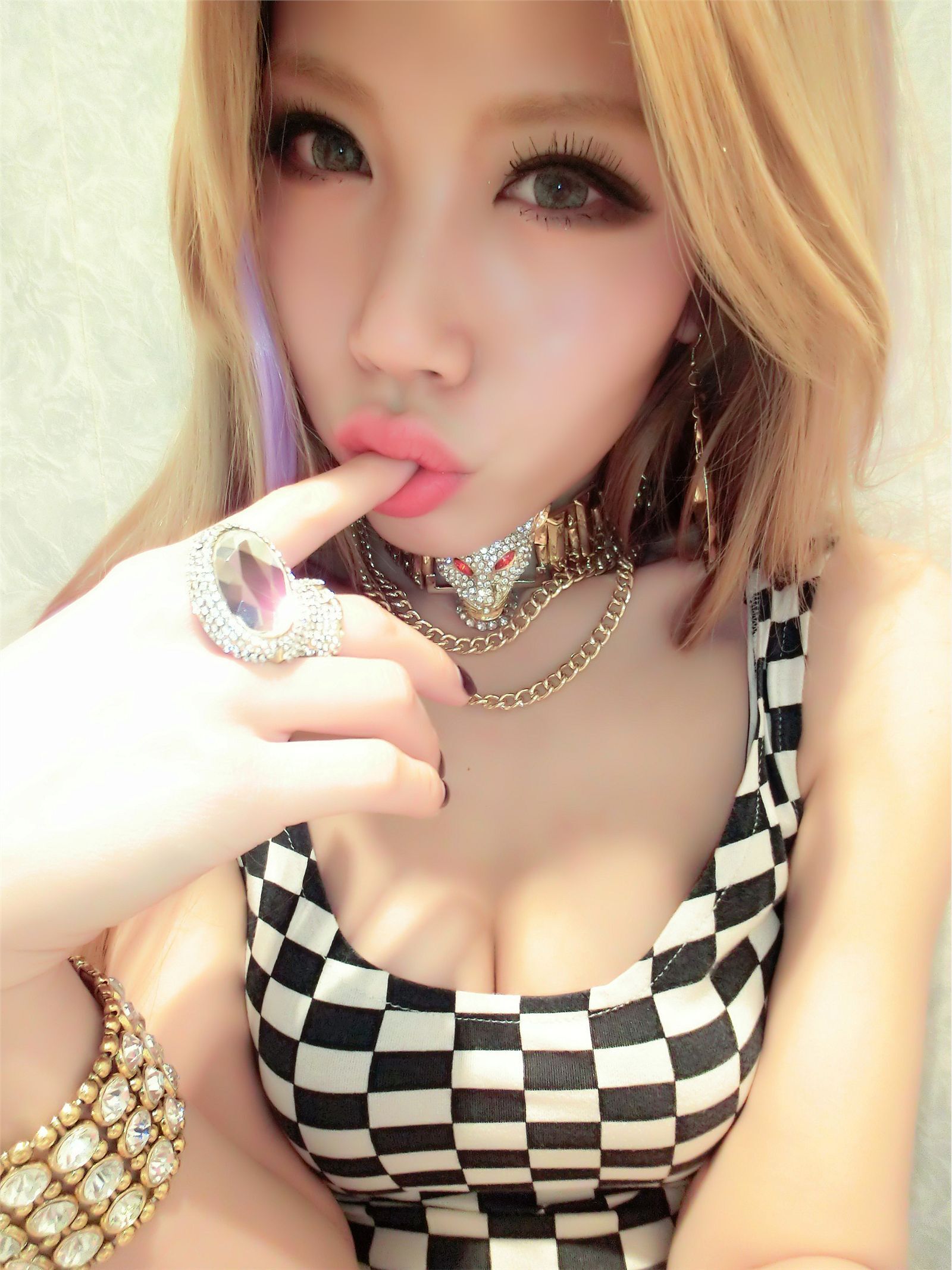 花哨尤物saisai的微博列表微女郎 2